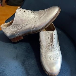 Silver Hadley Vionic leather Oxfords women size 8/ EU 39